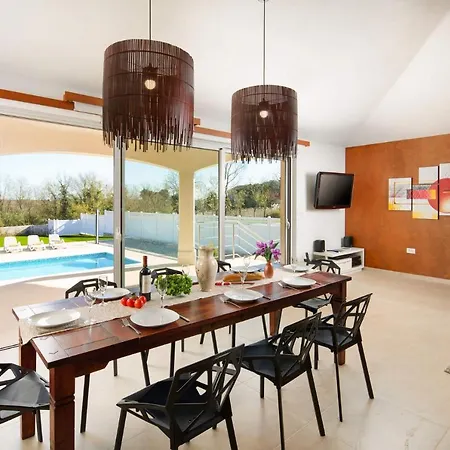 Vila Vivian By Kringa