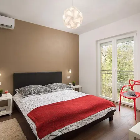 Vivian By Vila Kringa