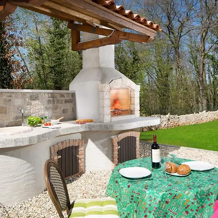 Villa Vivian By *