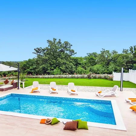 Villa Vivian By *