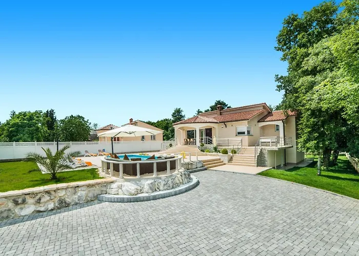 Vivian By Vila Kringa