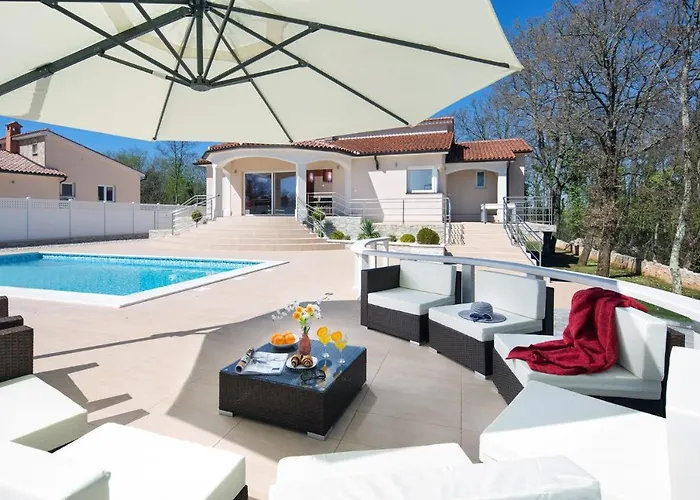 Vivian By Vila Kringa