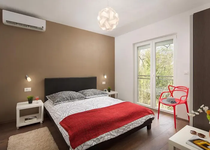 Vivian By Vila Kringa